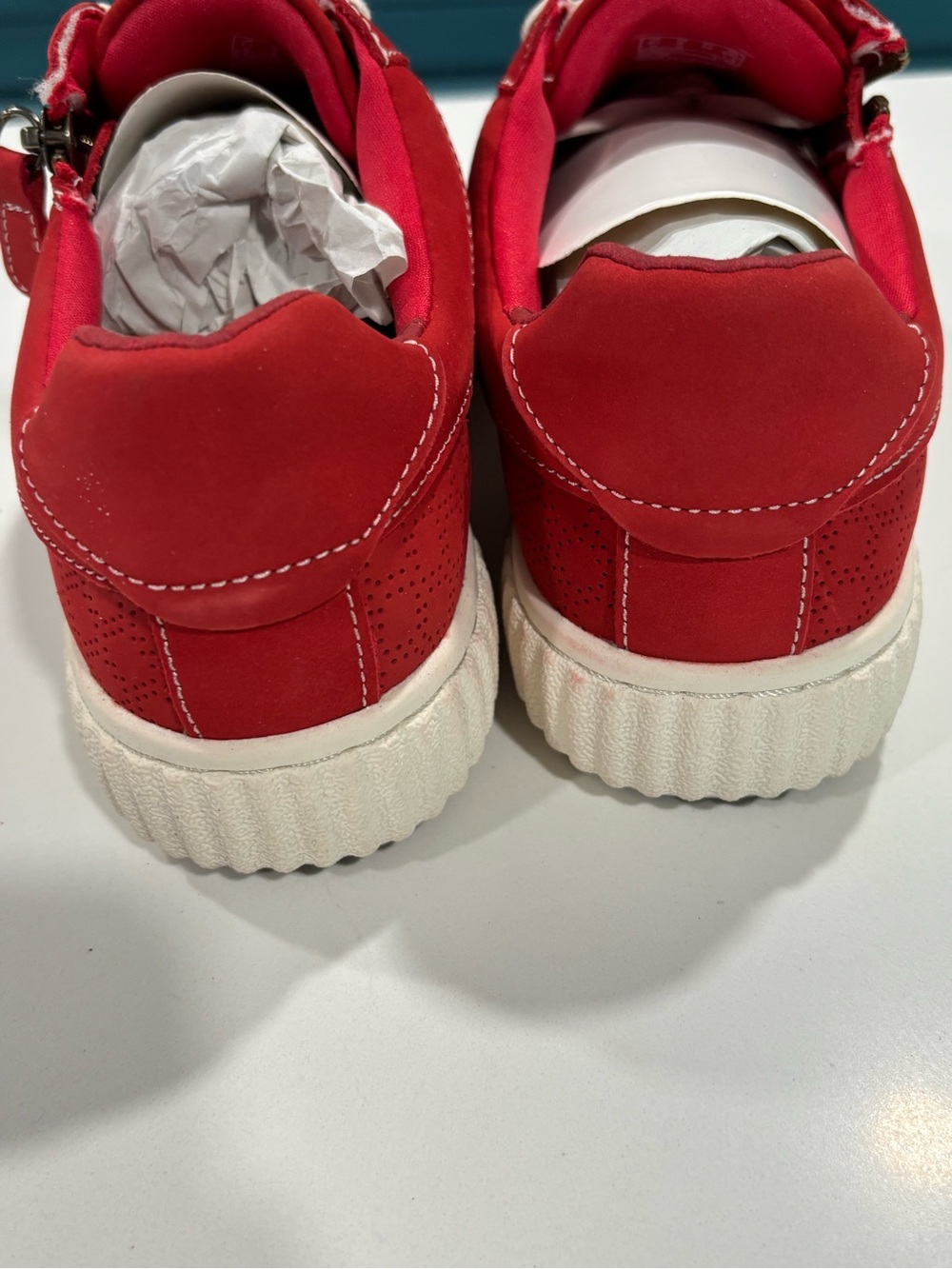 New without tags Clark’s Red Side Zip Tennis Shoes, Size 8 - Picture 4 of 7